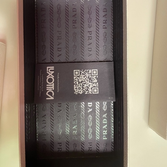 Prada sunglasses - Picture 5 of 6